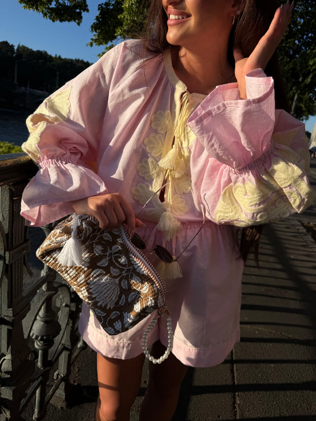 LOUNGE SET S VÝŠIVKOU BABY PINK