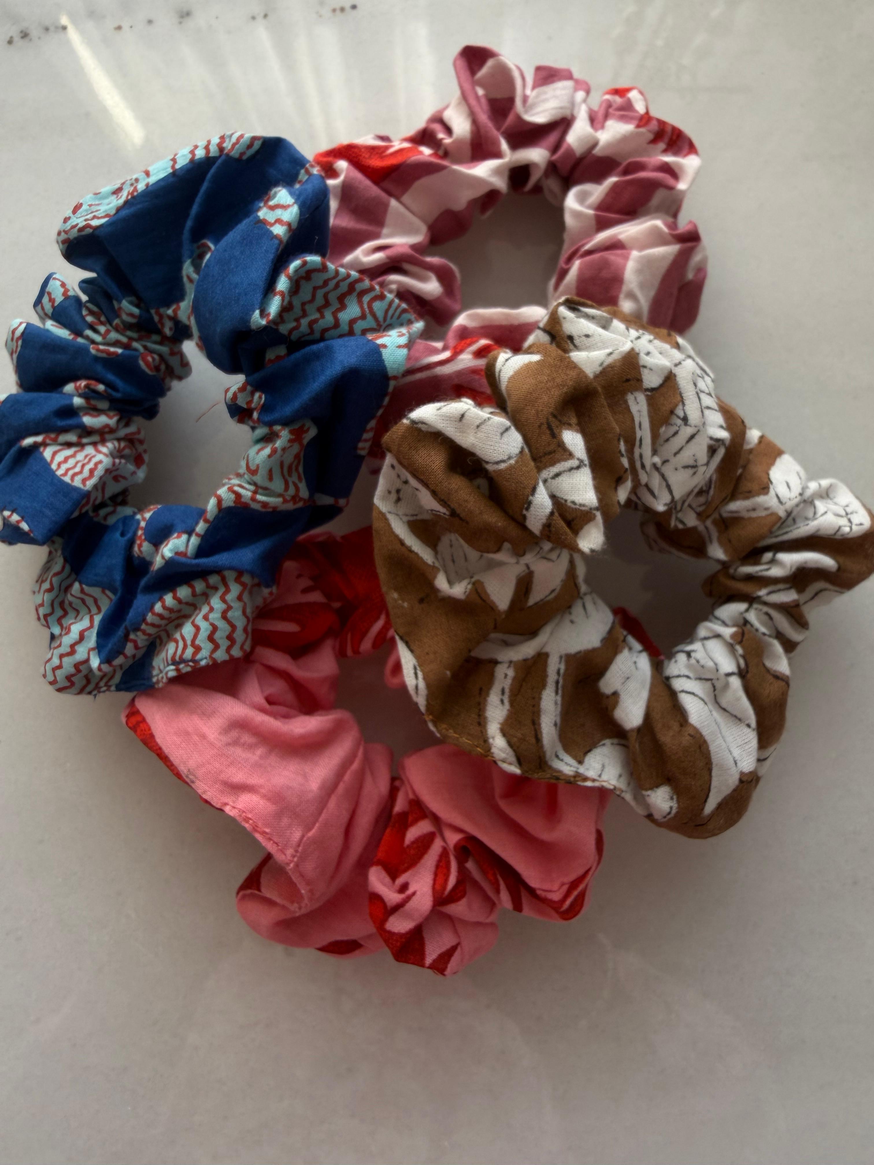 Summergang Scrunchie GIFT